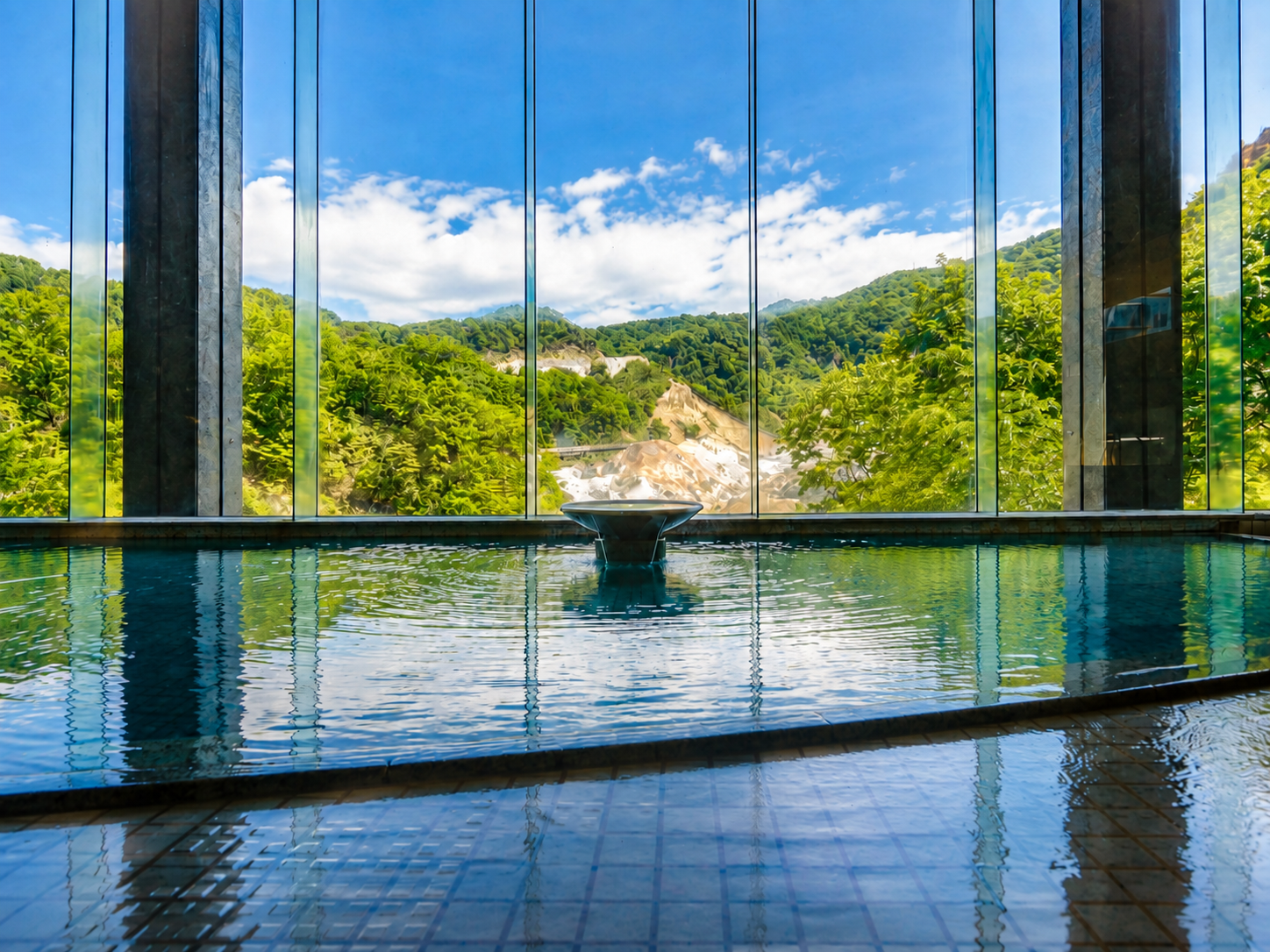 登別溫泉飯店（萬世閣／第一滝本館／Mahoroba／石水亭或同級）